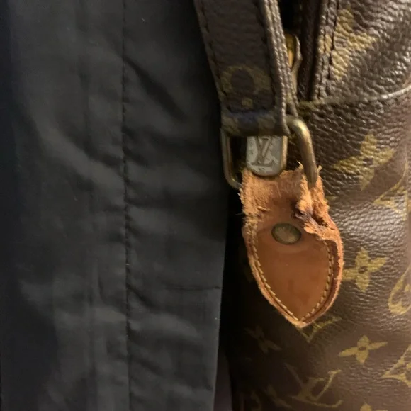 Authentic Louis Vuitton Monogram Danube GM bag - Picture 14 of 16